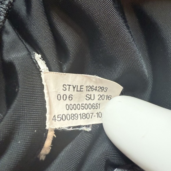 Under Armour Women's Gray Compression Sports Bra With Cross back Size Medium - Picture 4 of 5